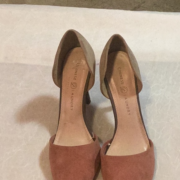 Chinese Laundry Stella 3 inch pump. Faux suede - Picture 3 of 4